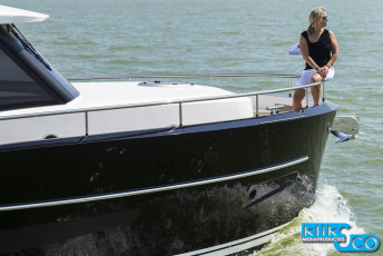 16 Elegance 1300 4G Black 0367