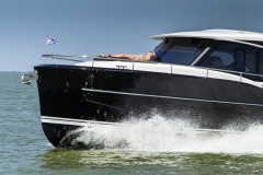 16 Elegance 1300 4G Black 0161